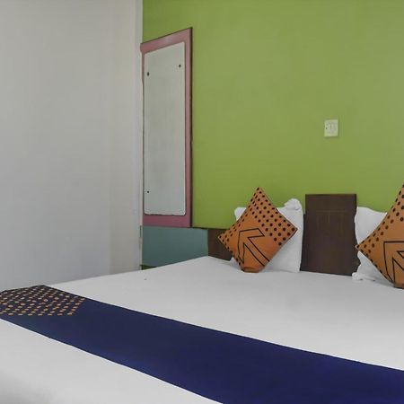 Hotel O Peacock Lodging Kharakvasla Exteriör bild